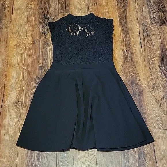 Dress - Picture 1 of 4